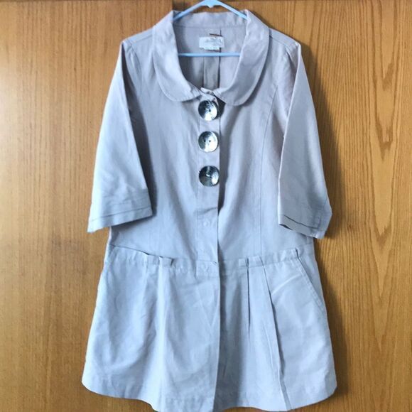 Banana USA light khaki button accent top, large - Picture 1 of 8
